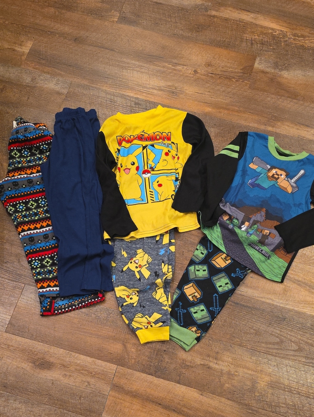Size 6/7 Boys Pajamas. Pokemon, Minecraft And 2 Paors Of Bottoms
